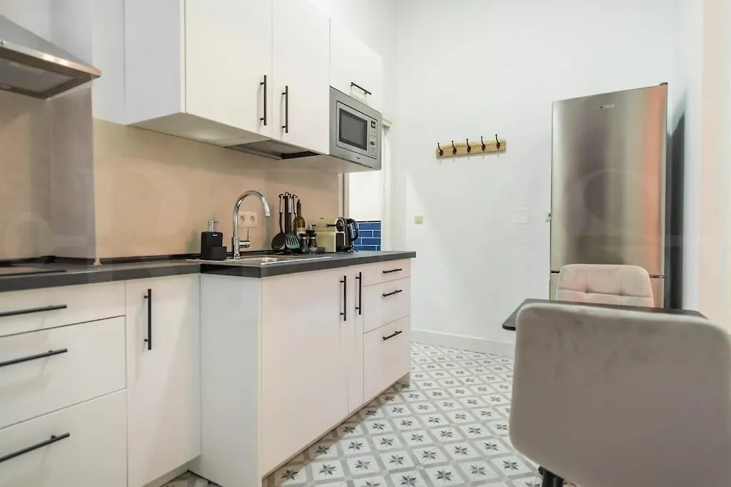 Apartment Historic Gem With Modern Comfort By Rems Málaga