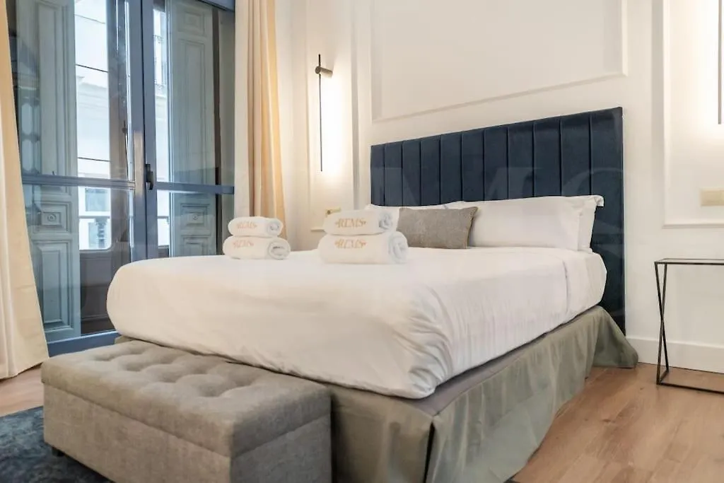 Historic Gem With Modern Comfort By Rems Малага Апартаменты