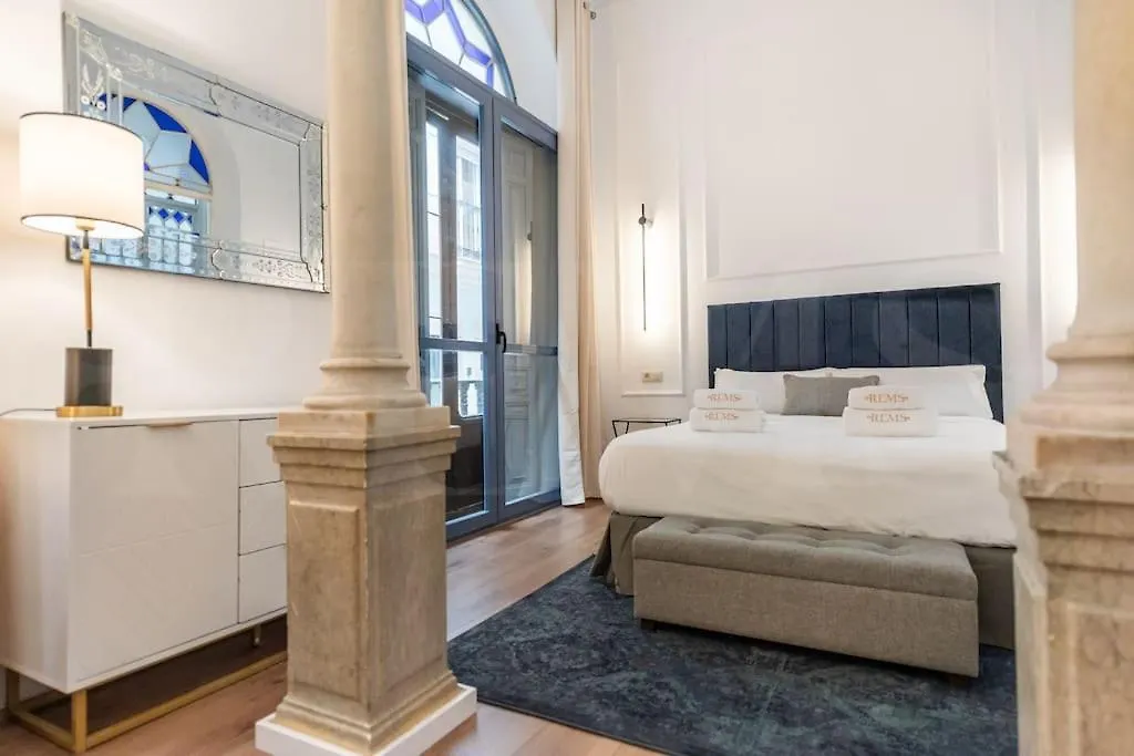 Historic Gem With Modern Comfort By Rems Malaga Apartment