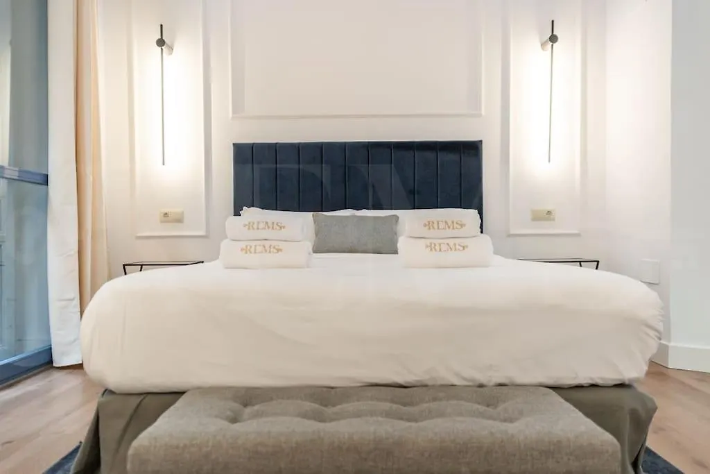 Historic Gem With Modern Comfort By Rems Malaga 0*,
